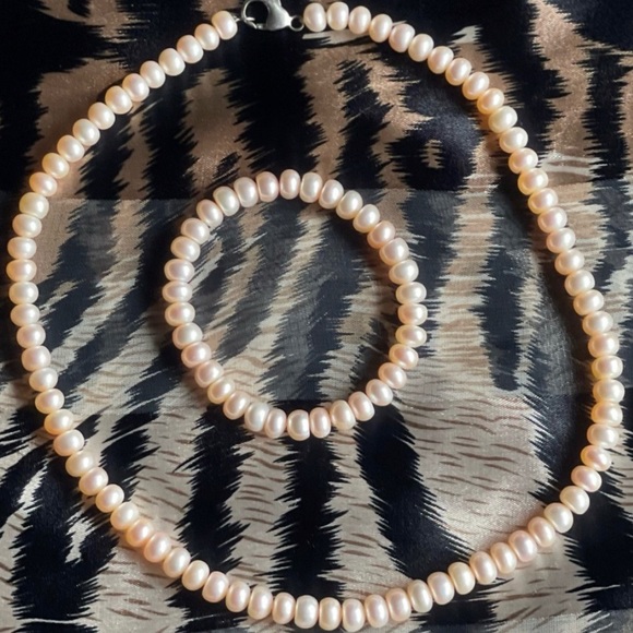 🚭 SMOKE AND PET FREE CLOSET 🚭 - Picture 14 of 16